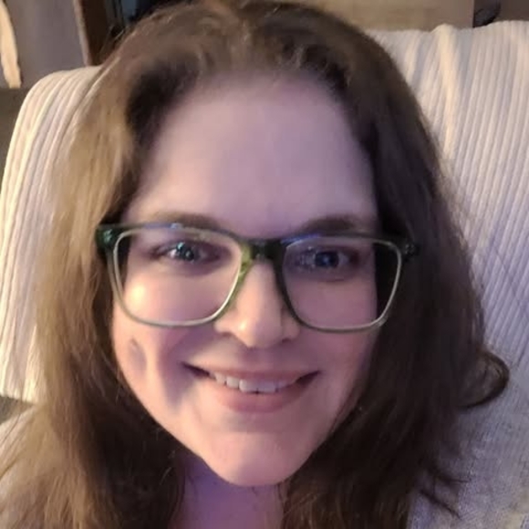 Profile Picture of Deb Berghuis (@deb_pankratz) on Poshmark