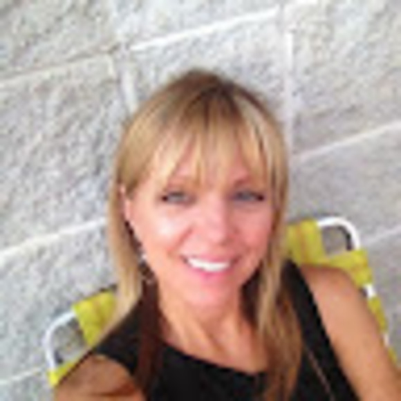 Profile Picture of Karen Flesher (@kaflesher2) on Poshmark