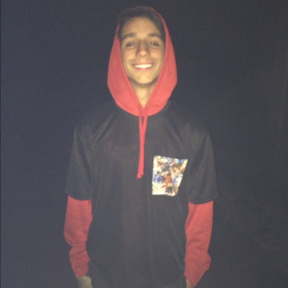 Profile Picture of Brennon Larson (@blarz22) on Poshmark