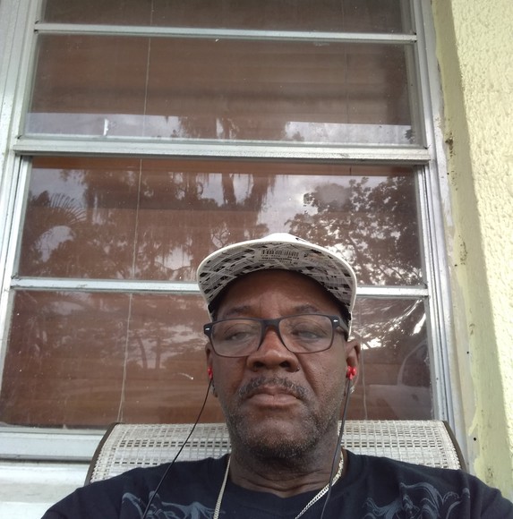 Profile Picture of Nathan Battles (@gchksaw) on Poshmark