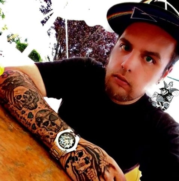 Profile Picture of Jonathan Enright (@esoteric_design) on Poshmark