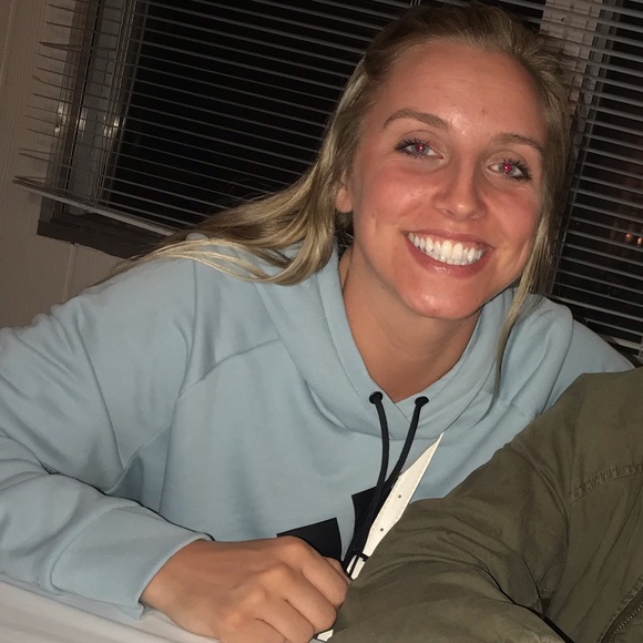 Profile Picture of Lauren Bogle (@lbogle2393) on Poshmark