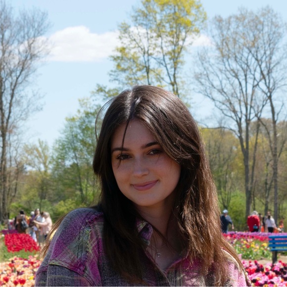 Profile Picture of Caroline Connell (@caroline_1800) on Poshmark