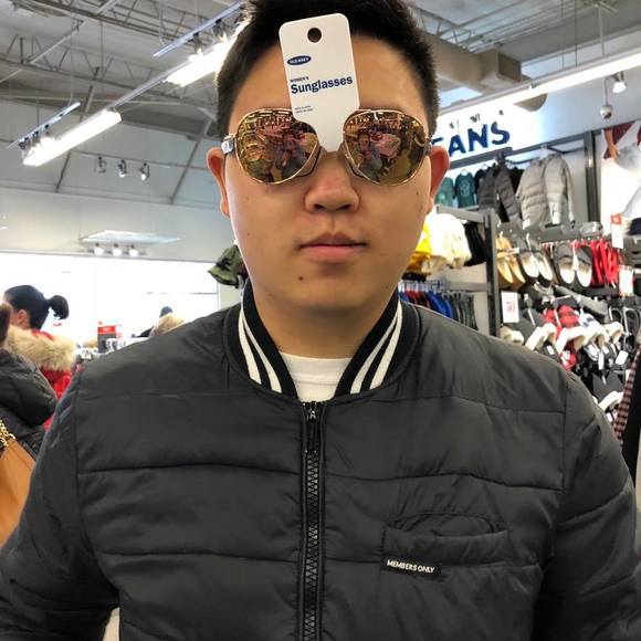 Profile Picture of Alex Ma (@alexma8899) on Poshmark