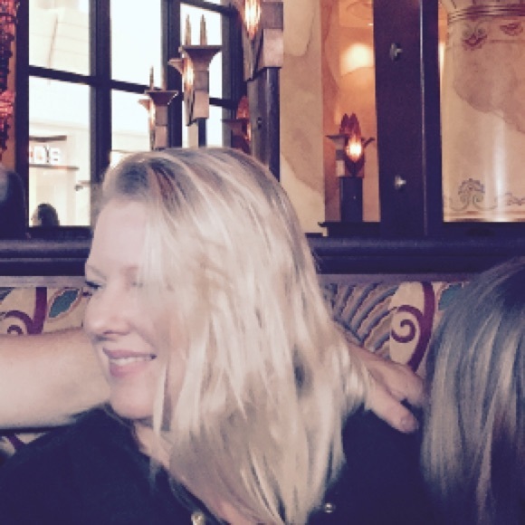 Profile Picture of Raina Kimball (@rainakimball) on Poshmark