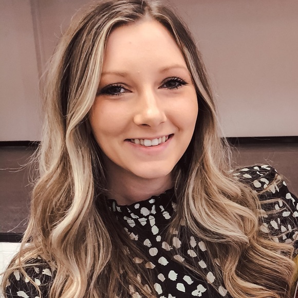 Profile Picture of Lisa Clamon (@lisaclamon) on Poshmark