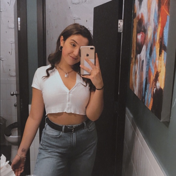 Profile Picture of Beatrice Gagnier (@beatricegagnier) on Poshmark