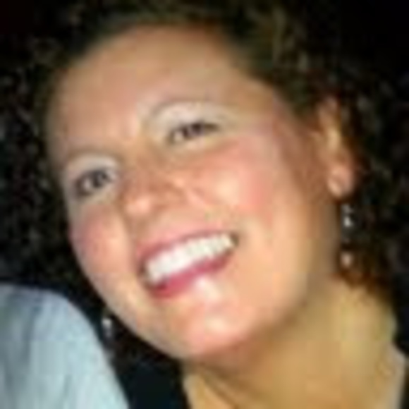 Profile Picture of Sarah Andrusco (@sarahandrusco) on Poshmark