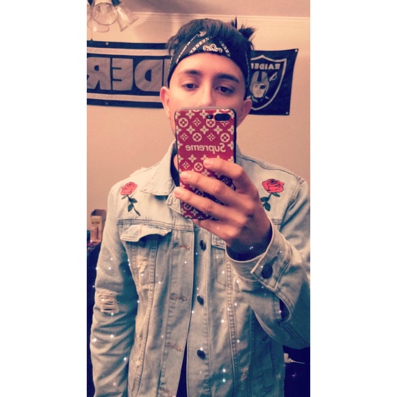 Profile Picture of Brandon Larez (@wavypapi) on Poshmark