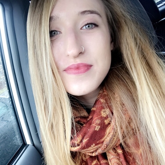Profile Picture of Katherine Carbeck (@kcarbeck) on Poshmark