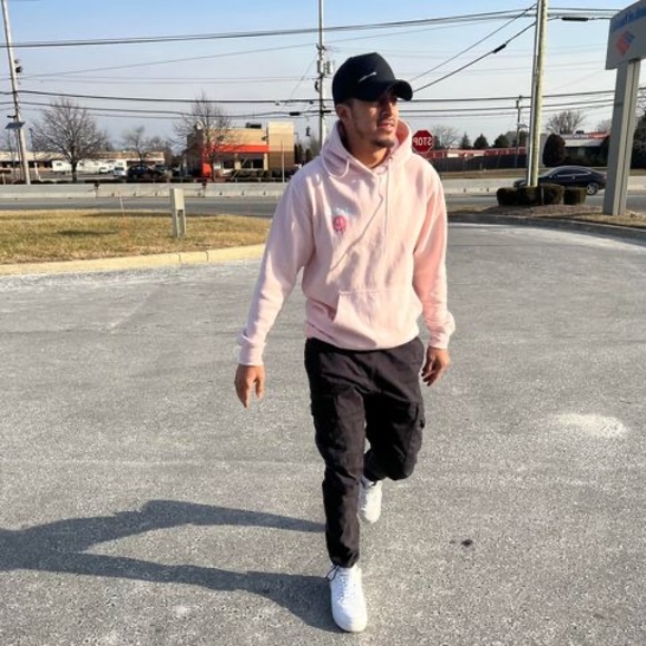 Profile Picture of Andino Andino (@andinoandino) on Poshmark