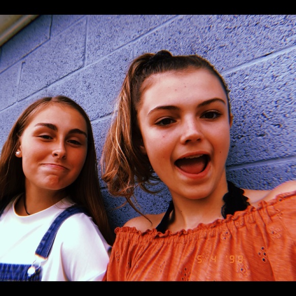 Profile Picture of Mackenzie Long (@mackenzielong_) on Poshmark