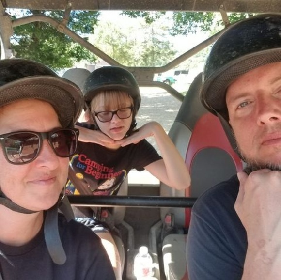 Profile Picture of Robyn Field (@robyn_field) on Poshmark