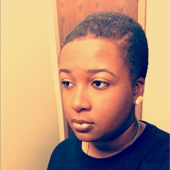 Profile Picture of Vanessa Okolo (@voaokolo) on Poshmark