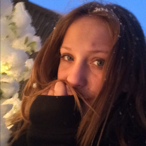 Profile Picture of Aaliyah Lidberg (@aaliyah_dance5) on Poshmark