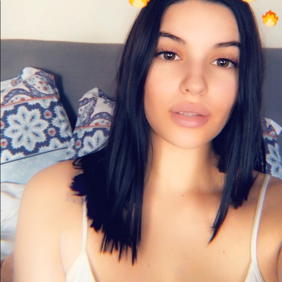 Profile Picture of Shannon Rehill (@shopinfaith) on Poshmark