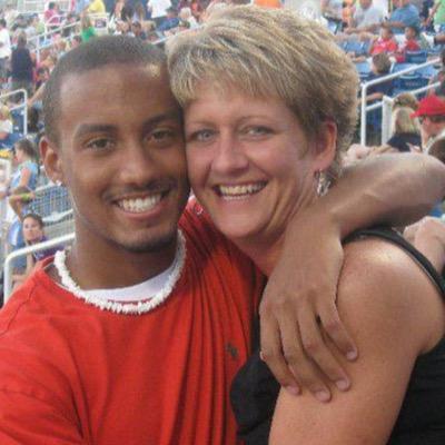 Profile Picture of Deirdre A Wolfe (@dwolfe02) on Twitter