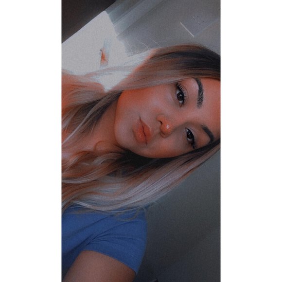 Profile Picture of Autumn Fabela (@autumnfabela) on Poshmark