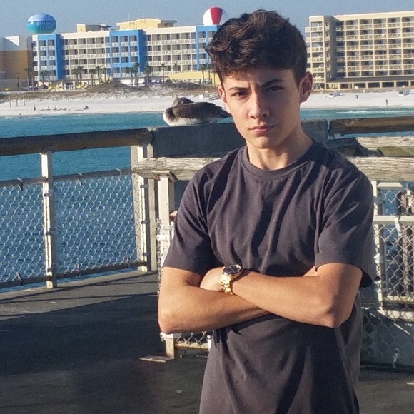 Profile Picture of Michael Mellott (@micmellott) on Poshmark