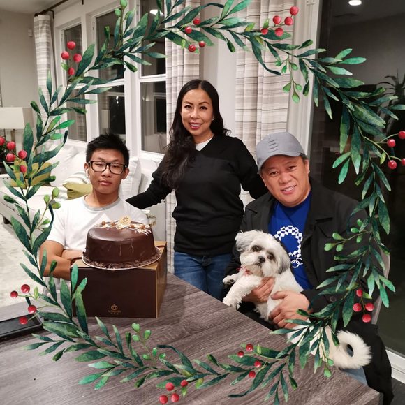 Profile Picture of Sam Chou (@uohc) on Poshmark