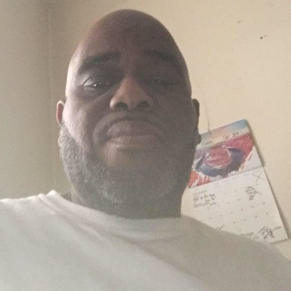 Profile Picture of Johnnie Troublefield (@yj99381911) on Poshmark