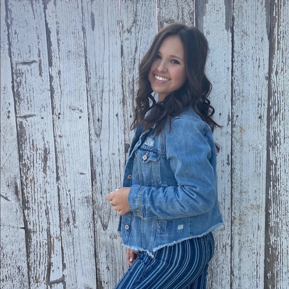 Profile Picture of Christina Moitozo (@cmoitozo) on Poshmark