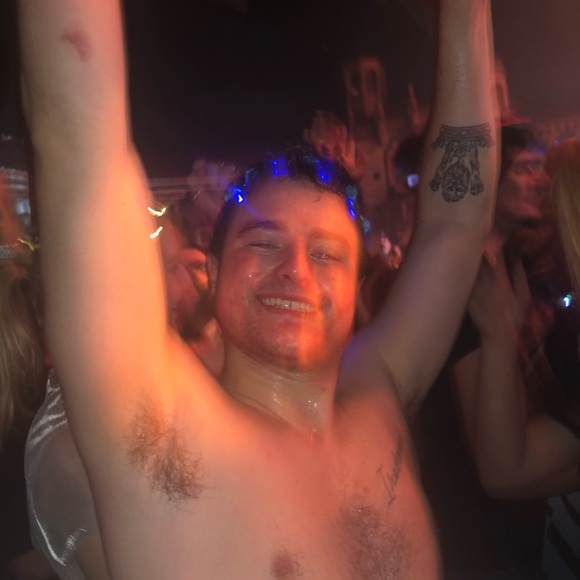 Profile Picture of Alan Zanarini (@rzanarini) on Poshmark