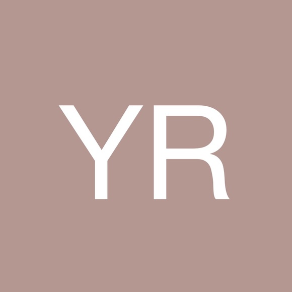 Profile Picture of Yuliya Rybina (@yuliyarybina) on Poshmark