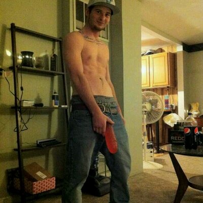 Profile Picture of Harold McCall (@hdizle1995) on Twitter