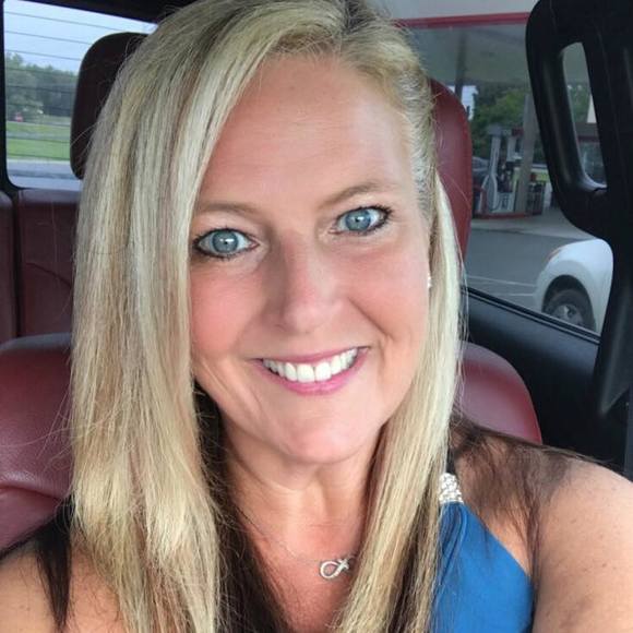 Profile Picture of Karen Sommer (@karyn1031) on Poshmark