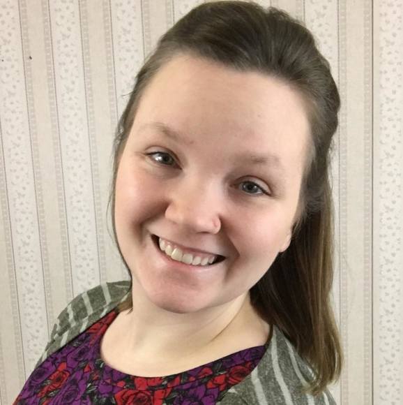 Profile Picture of Cortney Niederer (@cniederer05) on Poshmark