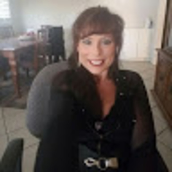 Profile Picture of Donna Corricelli (@dlcorricelli) on Poshmark