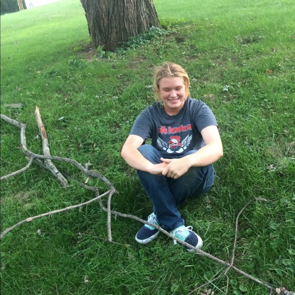 Profile Picture of Taylor Grehl (@taylorgrehl) on Poshmark