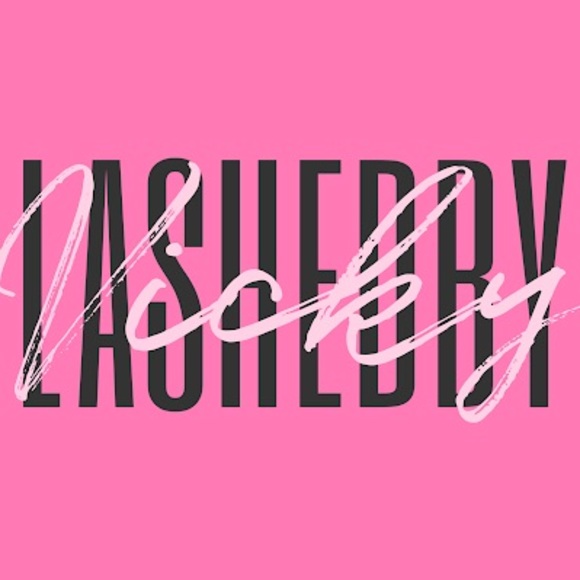 Profile Picture of Victoria Avellana (@lashedbyvvicky) on Poshmark