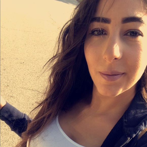 Profile Picture of Manal Taha (@manaltaha) on Poshmark