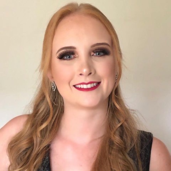 Profile Picture of Larissa Gheller (@larissa_gheller) on Poshmark