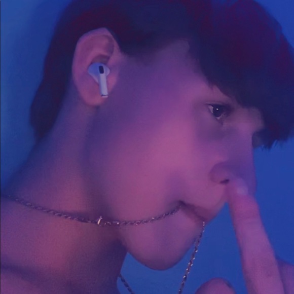 Profile Picture of Hayden ✪ Davis (@hdiors) on Poshmark