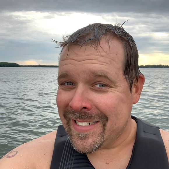 Profile Picture of Mike Moe (@mikemoe952) on Poshmark