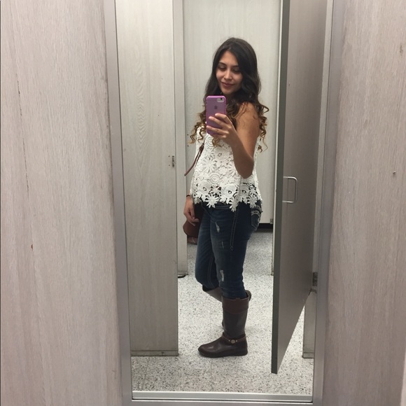 Profile Picture of Xenia Garcia (@xenia_garcia) on Poshmark