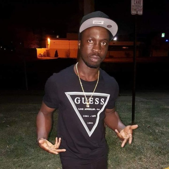 Profile Picture of Alvine Dyea (@dyeaalvin) on Poshmark