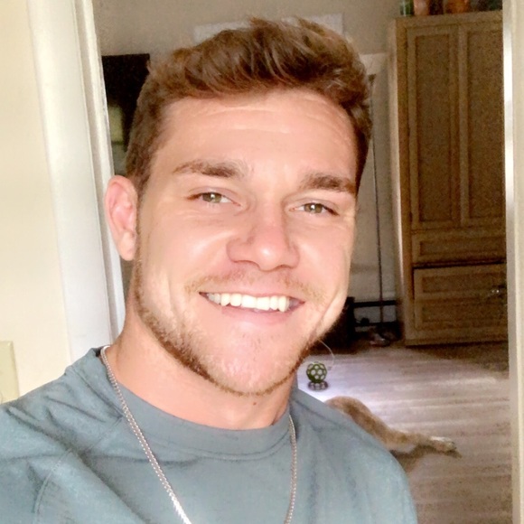 Profile Picture of Alex Starr (@alexstarr229) on Poshmark