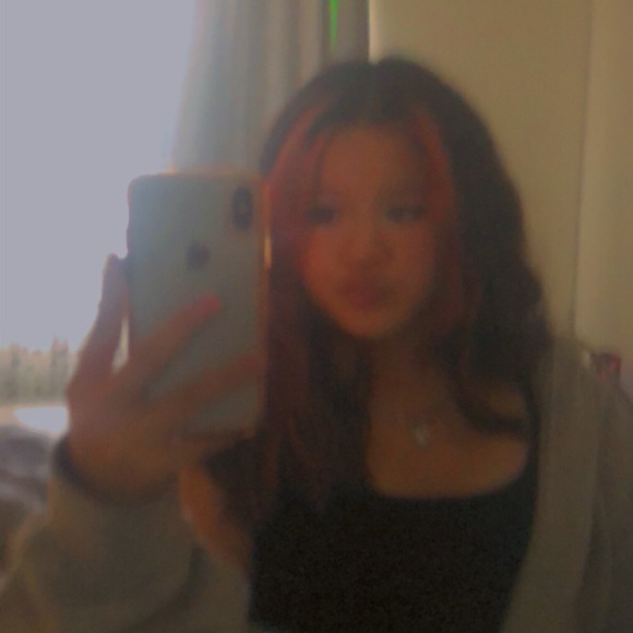 Profile Picture of Danielle Galang (@daniellegalang) on Poshmark