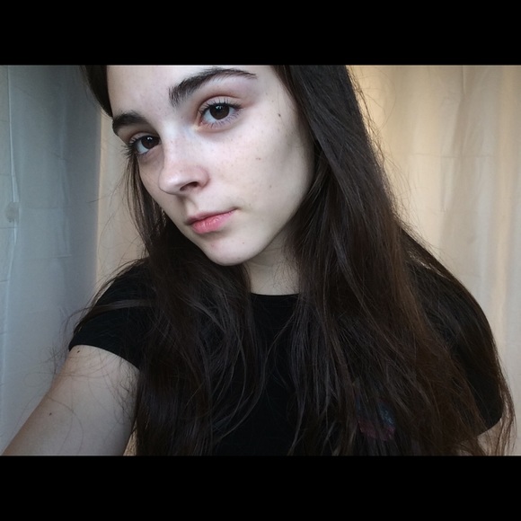 Profile Picture of Lily Bryan (@lilyb903) on Poshmark