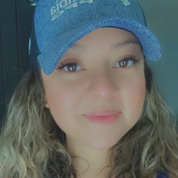 Profile Picture of Silvia Villegas (@silviav88) on Poshmark