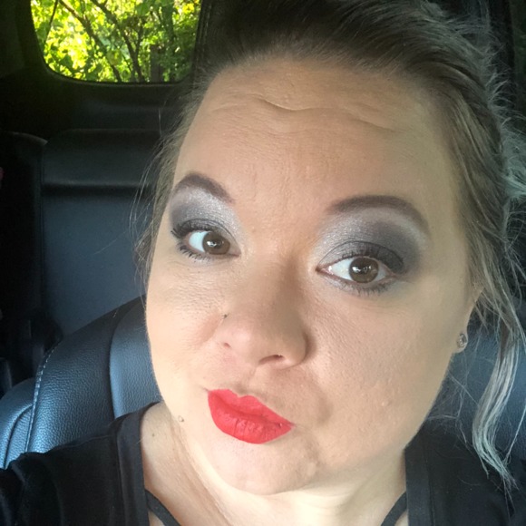 Profile Picture of Erica Barnhardt (@ericabarnhardt) on Poshmark