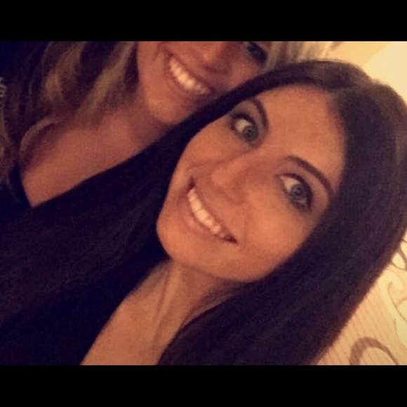 Profile Picture of Lana Cozzo (@lanacozzo) on Poshmark