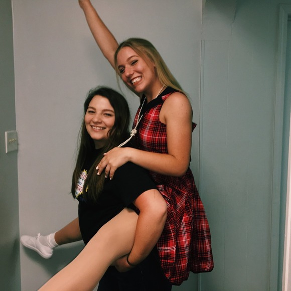 Profile Picture of Kayla Vonderau (@kaylavonderau) on Poshmark