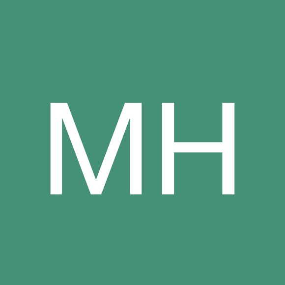 Profile Picture of Michaela Heaton (@michaelaheaton) on Poshmark