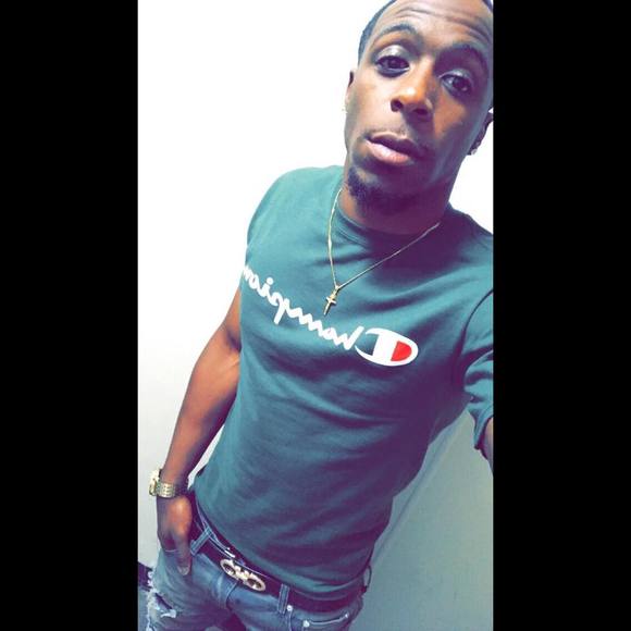Profile Picture of Jared Singletary (@singletaryjared) on Poshmark