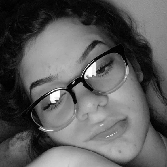 Profile Picture of Carly Sims (@carlysims489) on Poshmark